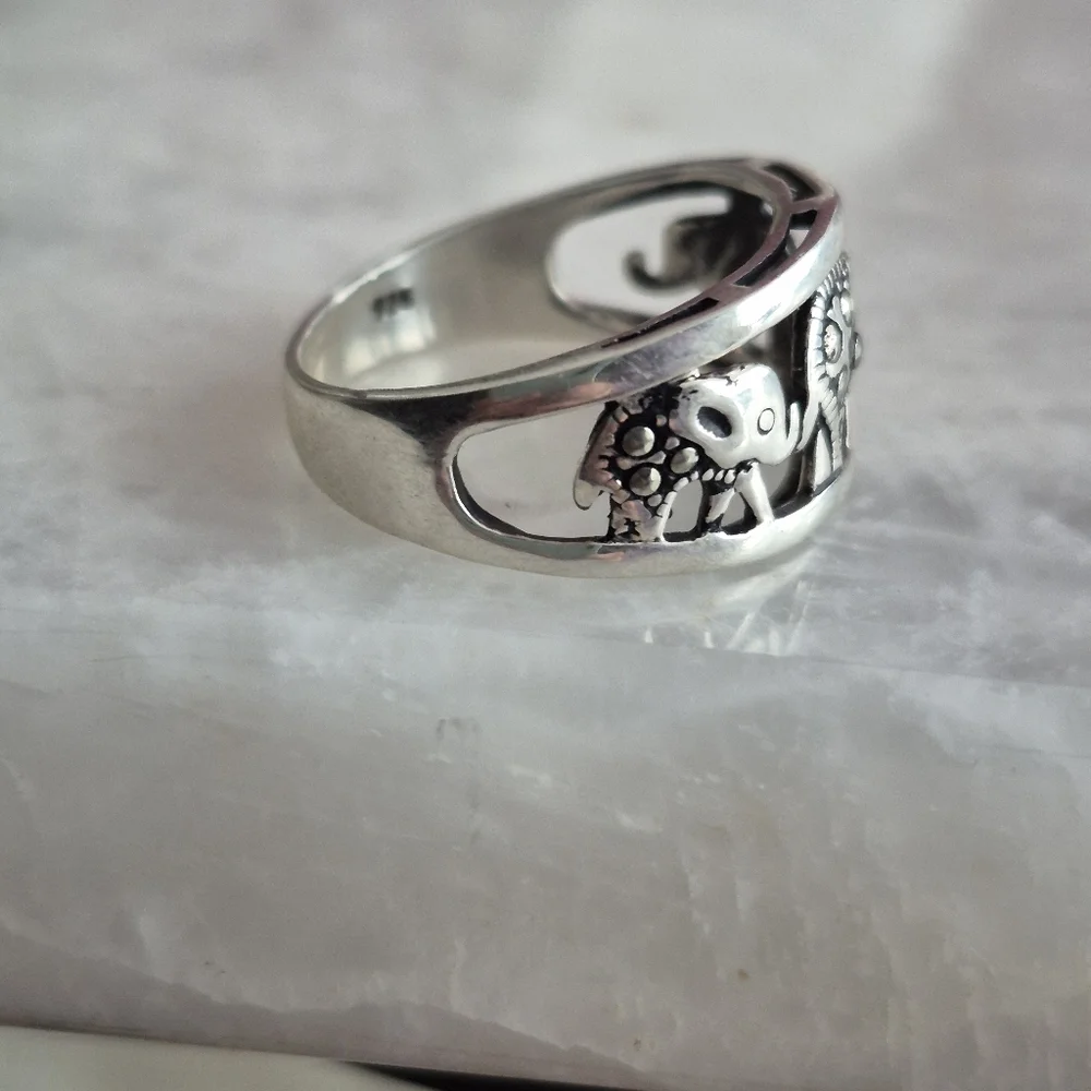 Silver Ring - Picture 2 of 4